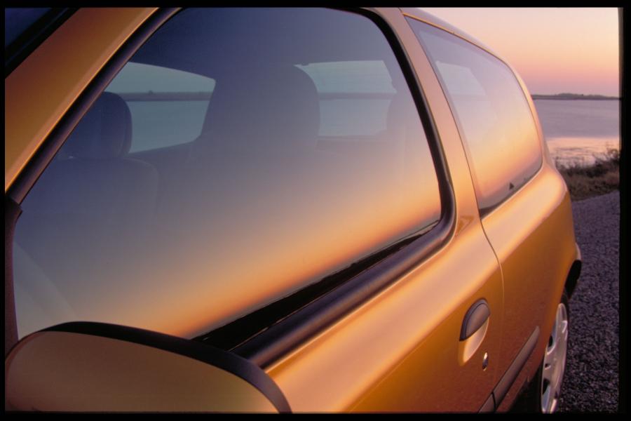  Renault Clio 1998 года  (фото 46 из 106)